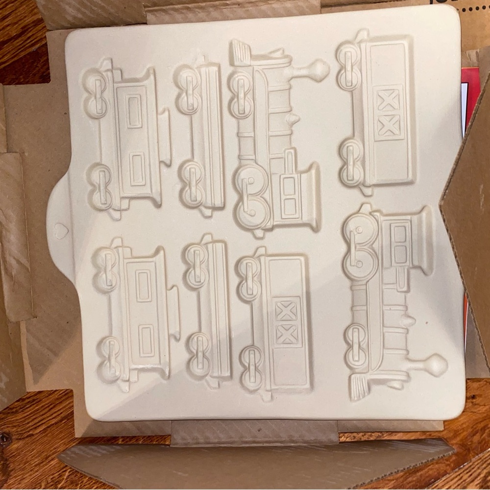 VINTAGE 1998 Pampered Chef #1806 Gingerbread Train Stoneware Mold  NIB